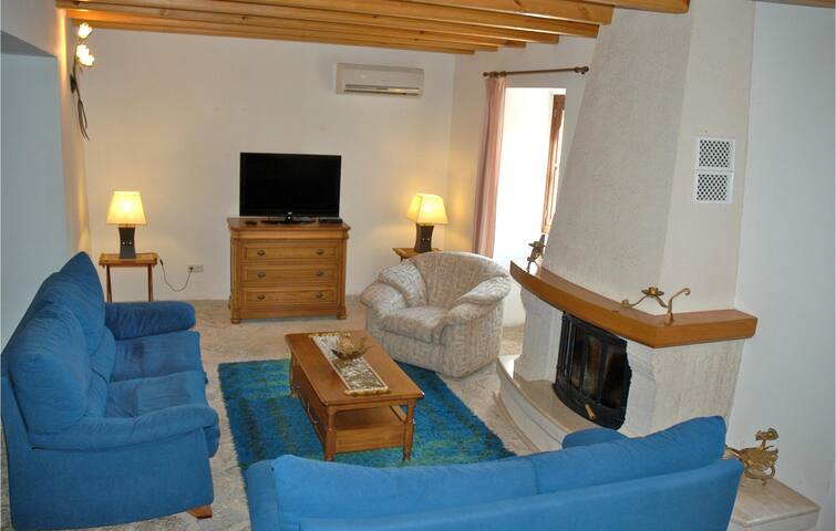 Awesome home in Estellencs gallery image 4