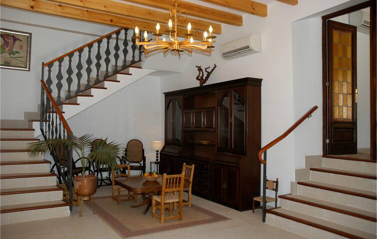 Awesome home in Estellencs gallery image 5