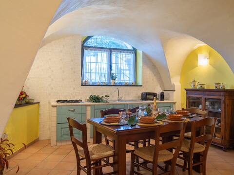 Giallo by Interhome