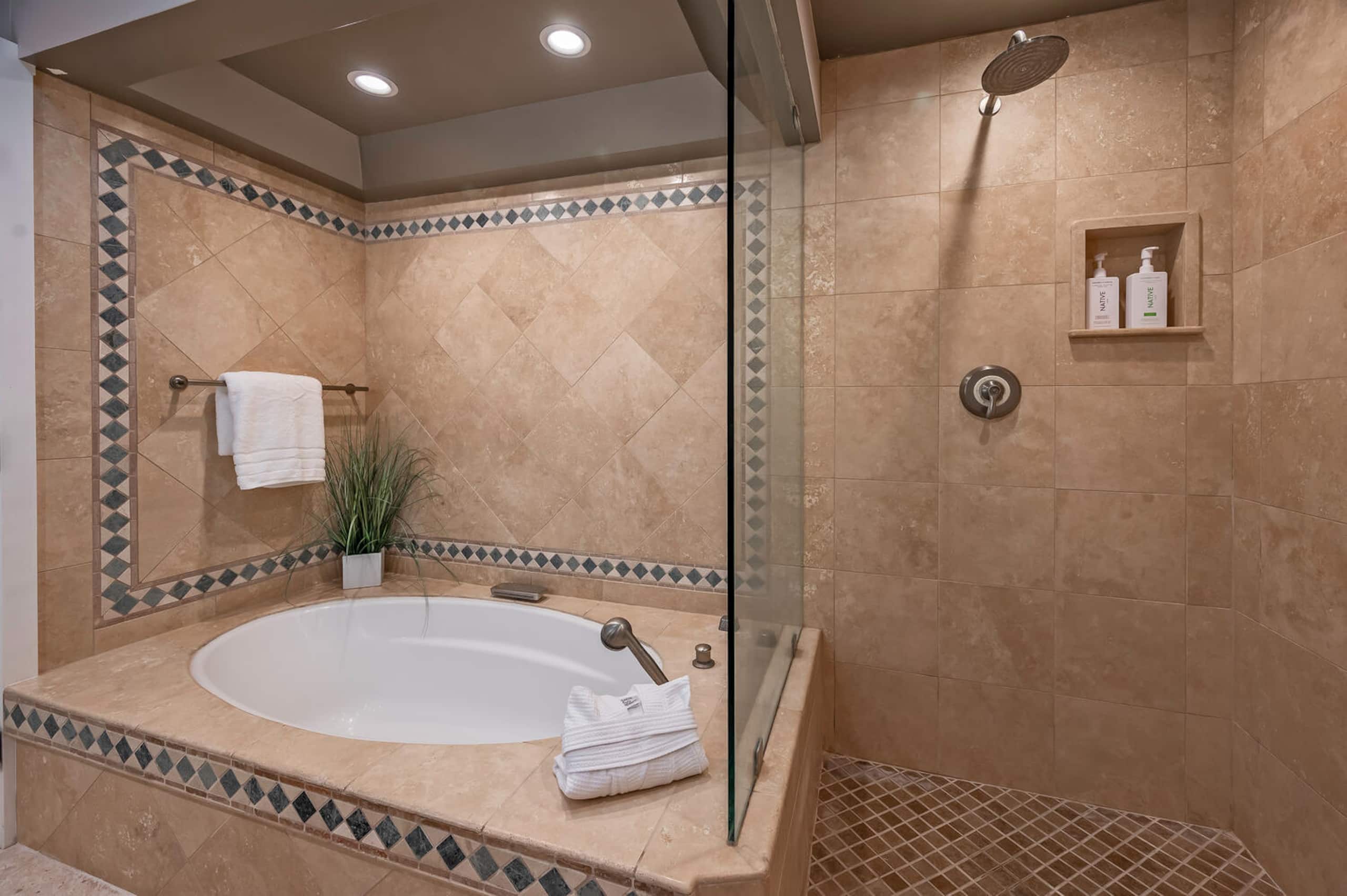 Home in Kailua · ★5.0 · 3 bedrooms · 4 beds · 4 shared baths - Image 34