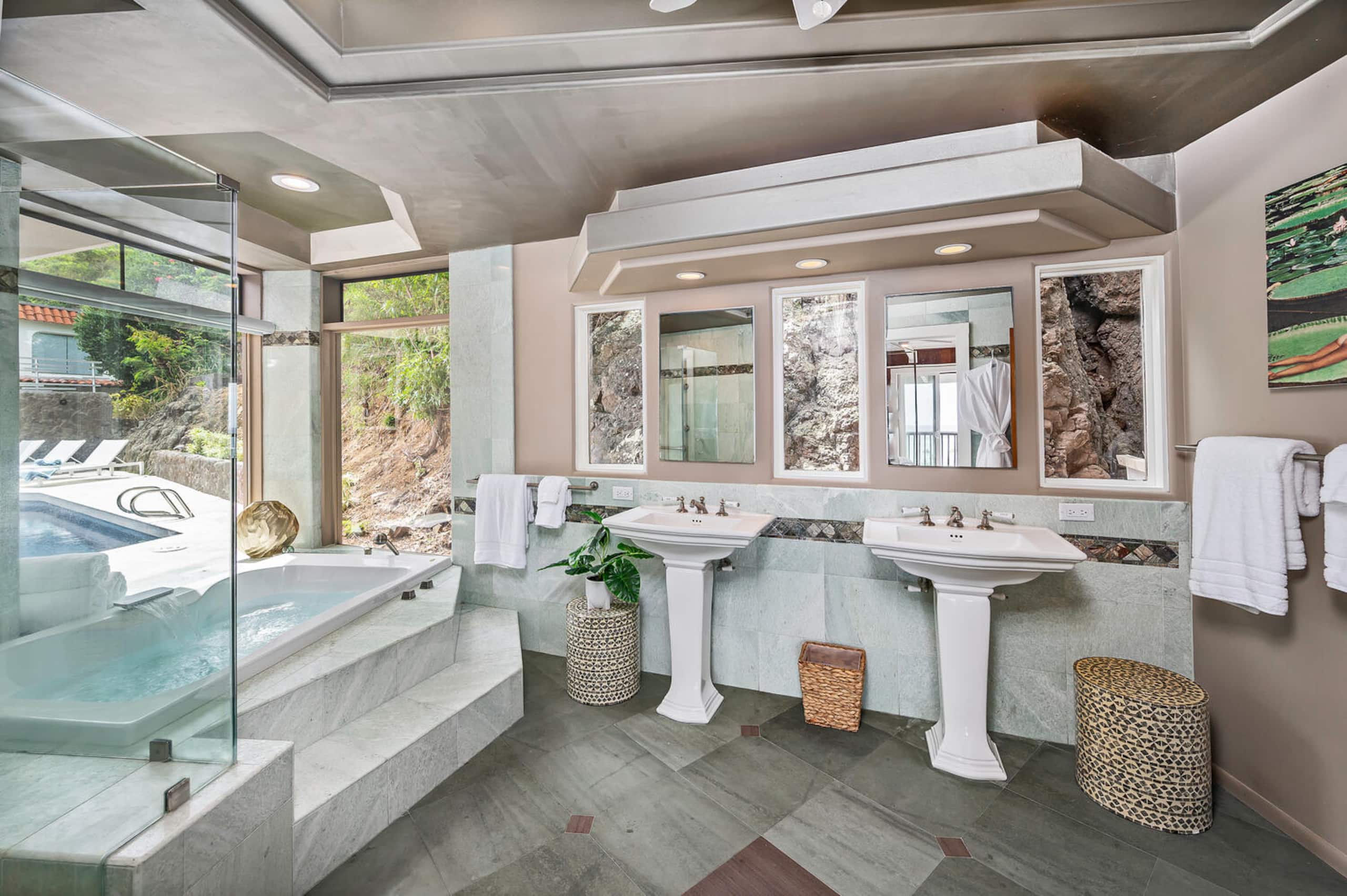 Home in Kailua · ★5.0 · 3 bedrooms · 4 beds · 4 shared baths - Image 18