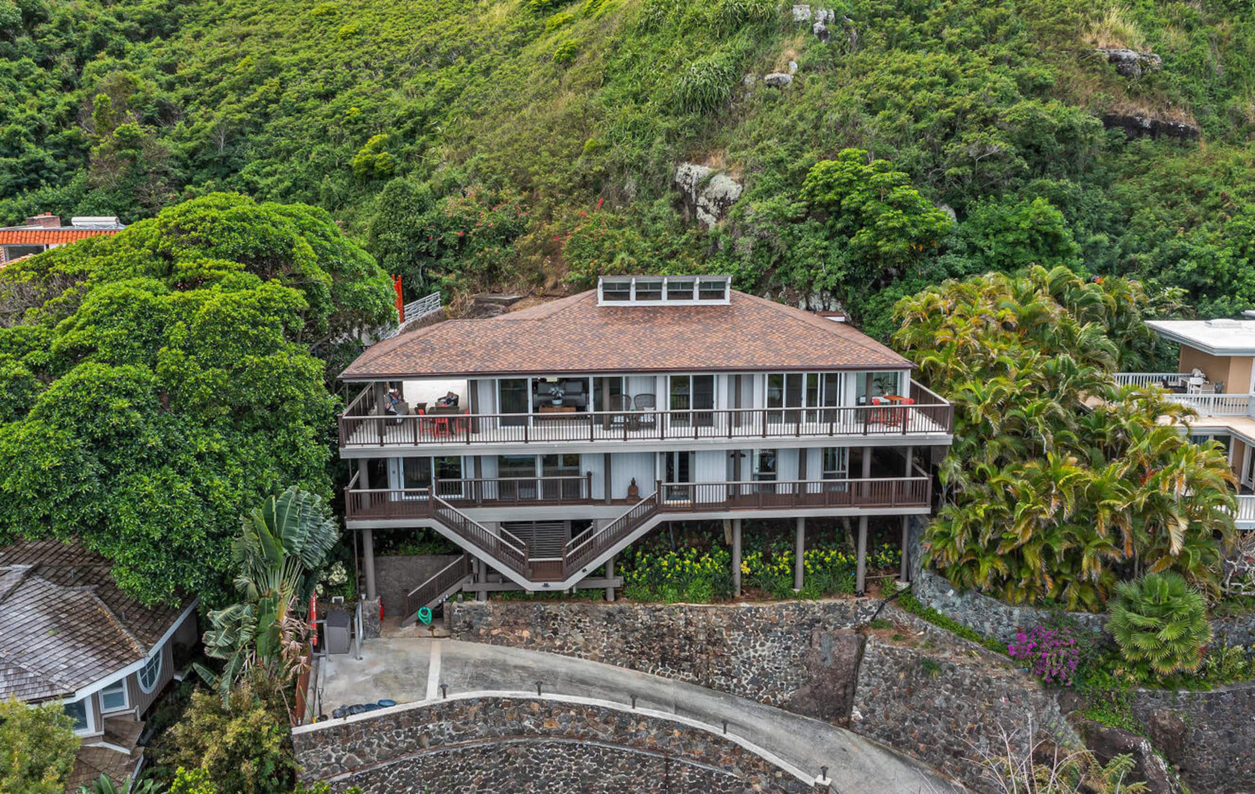 Home in Kailua · ★5.0 · 3 bedrooms · 4 beds · 4 shared baths - Image 43