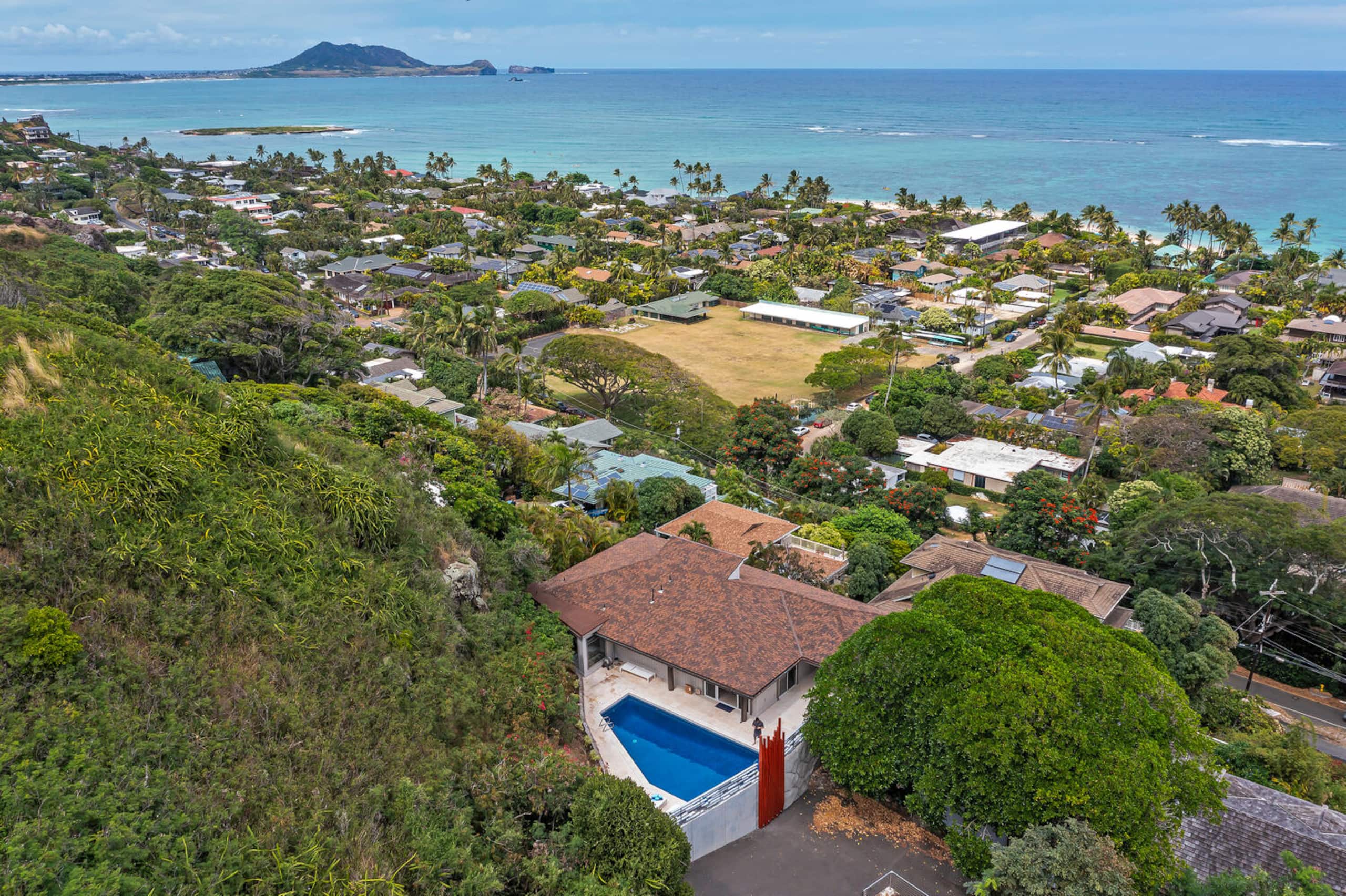Home in Kailua · ★5.0 · 3 bedrooms · 4 beds · 4 shared baths - Image 45
