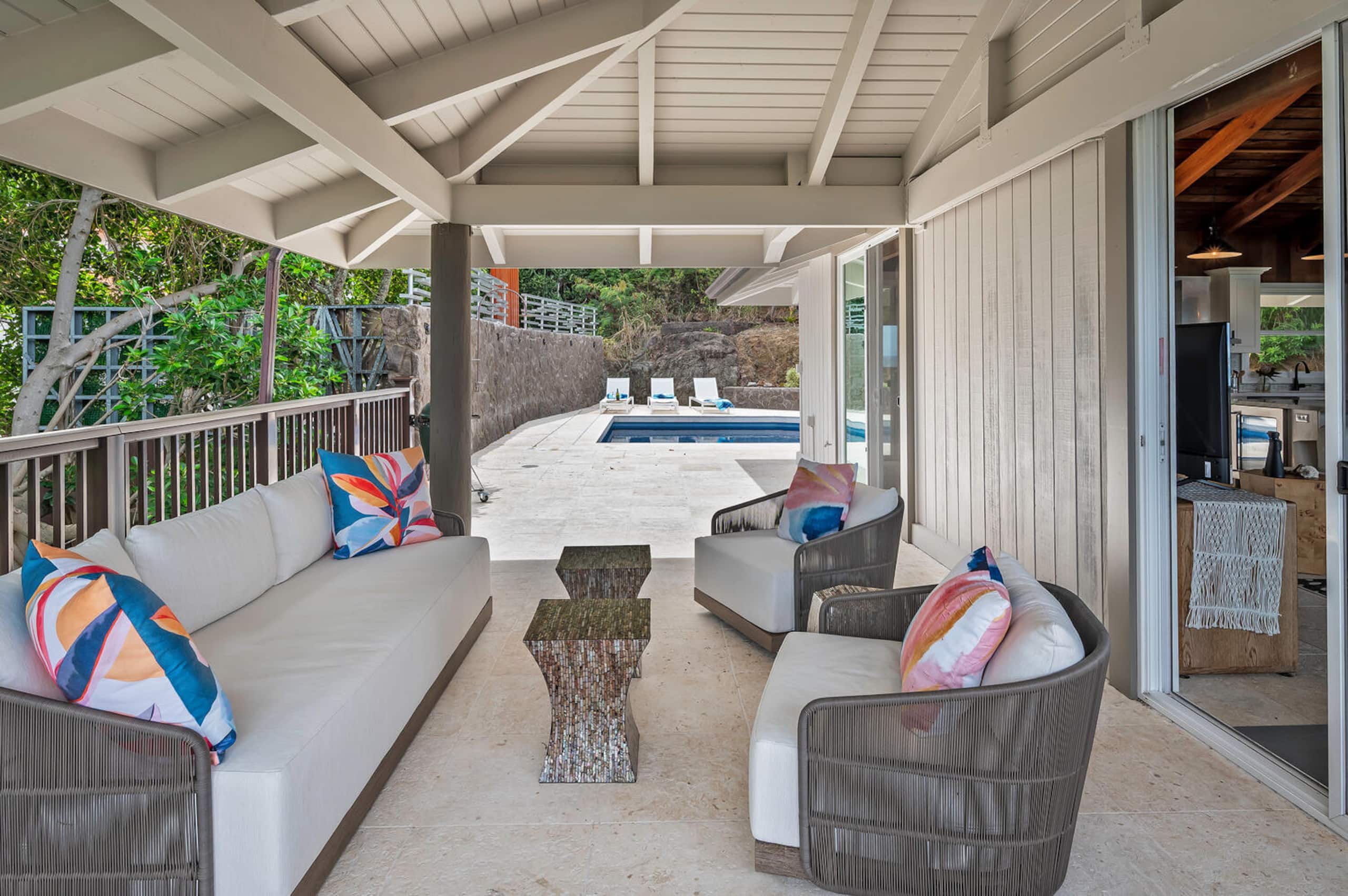 Home in Kailua · ★5.0 · 3 bedrooms · 4 beds · 4 shared baths - Image 7