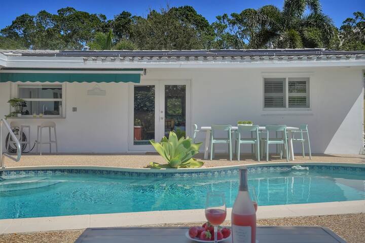 Game room, BBQ, large rooms, spacious home! gallery image 4