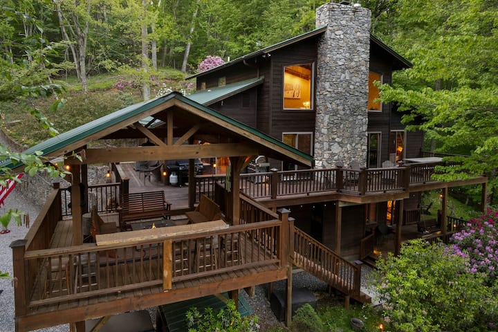 Tree Top Lodge, Private Country Club + Hot Tub - Houses for Rent