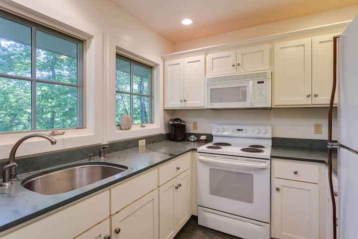 Two Bedroom Dog Friendly Near Wineries & Uva - Crozet, VA