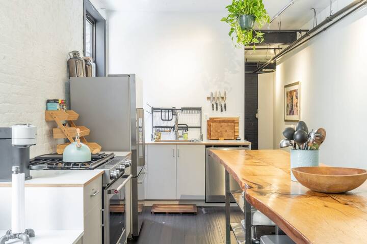 Classy Industrial Apartment steps from Williamsburg Bridge and Bedford Ave 4br|1.5ba gallery image 2