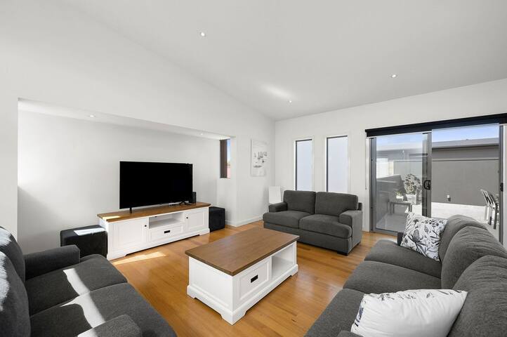 Anderson Central Townhouse – Torquay gallery image 4