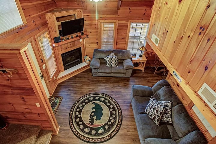 Hottub* Great Location 3.5 Miles Gatlinburg - Gatlinburg, TN