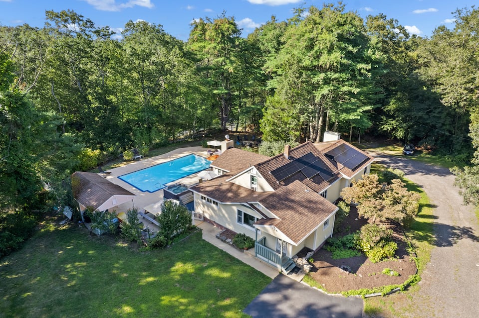 Connecticut Vacation Rentals & Homes - United States | Airbnb - Luxury Off-Grid Apartments With Private Saunas In Connecticut