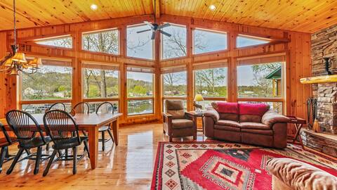 Hot Tub, Fire Pit, Awesome Loft & Amazing Views!