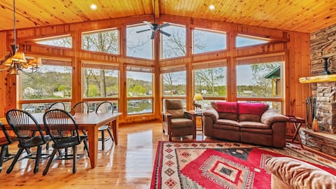Hot Tub, Fire Pit, Awesome Loft & Amazing Views!