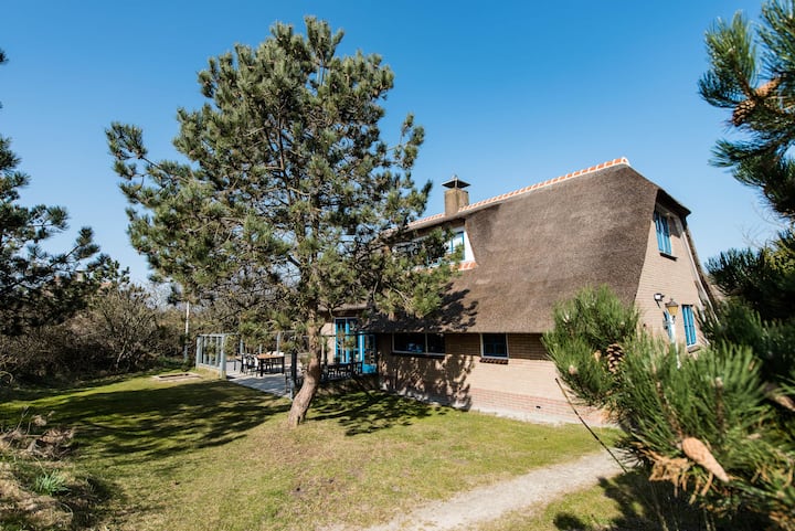 Villa with large garden in the dunes near the beach