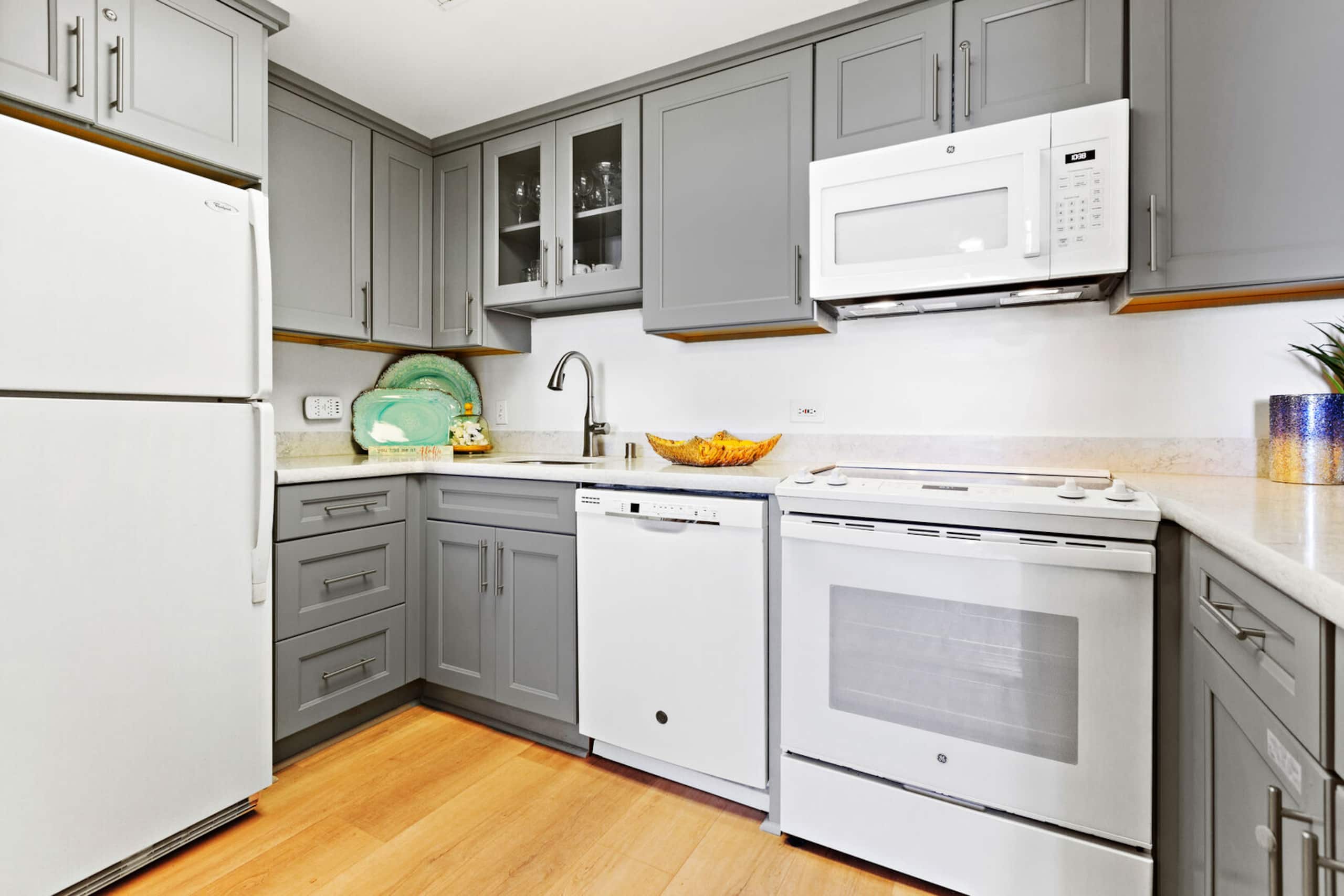 Condo in Lahaina · ★4.71 · 1 bedroom · 2 beds · 1 private bath - Image 14