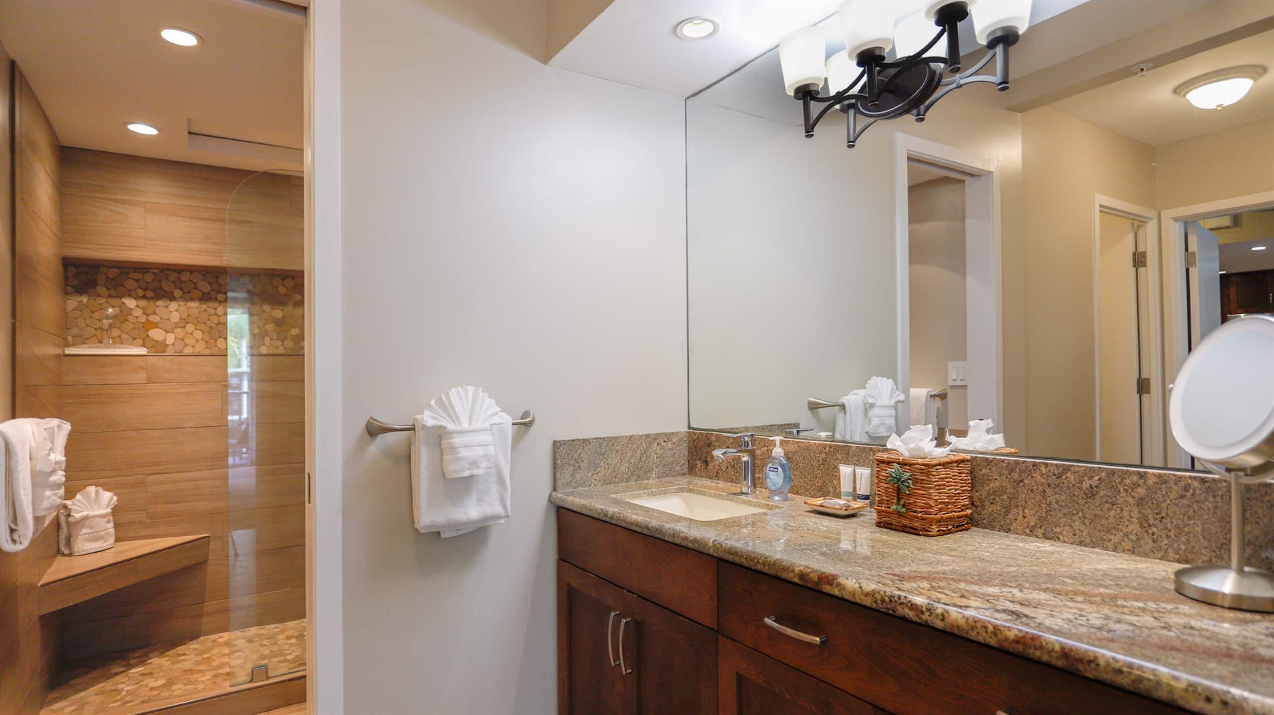 Condo in Lahaina · ★5.0 · 1 bedroom · 2 beds · 1 bath - Image 17