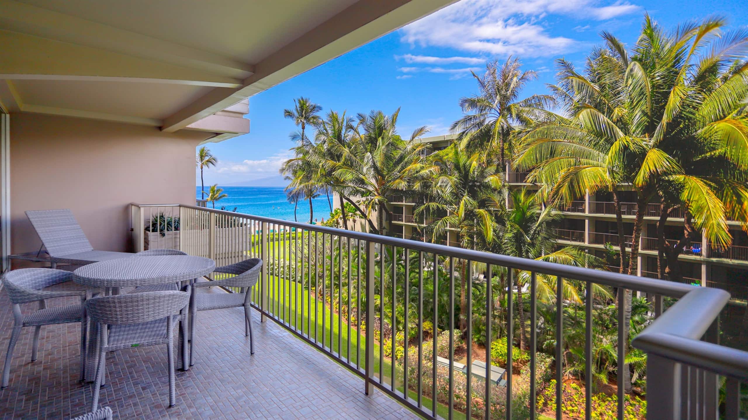 Condo in Lahaina · ★5.0 · 1 bedroom · 2 beds · 1 bath - Image 2