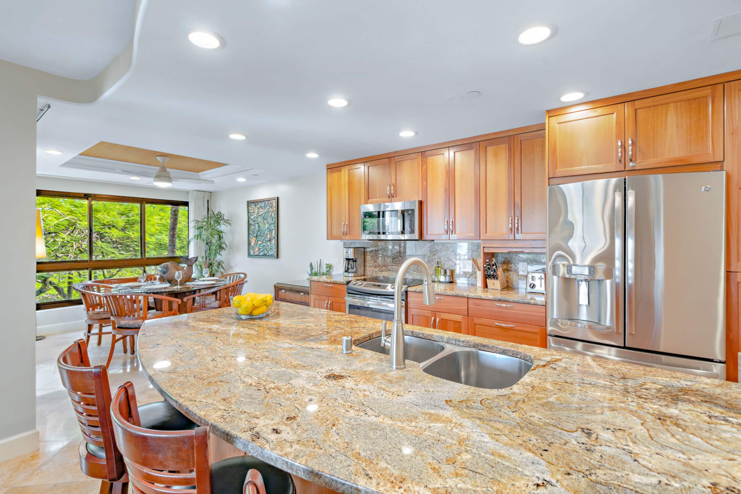 Condo in Lahaina · ★4.89 · 2 bedrooms · 3 beds · 2 baths - Image 14