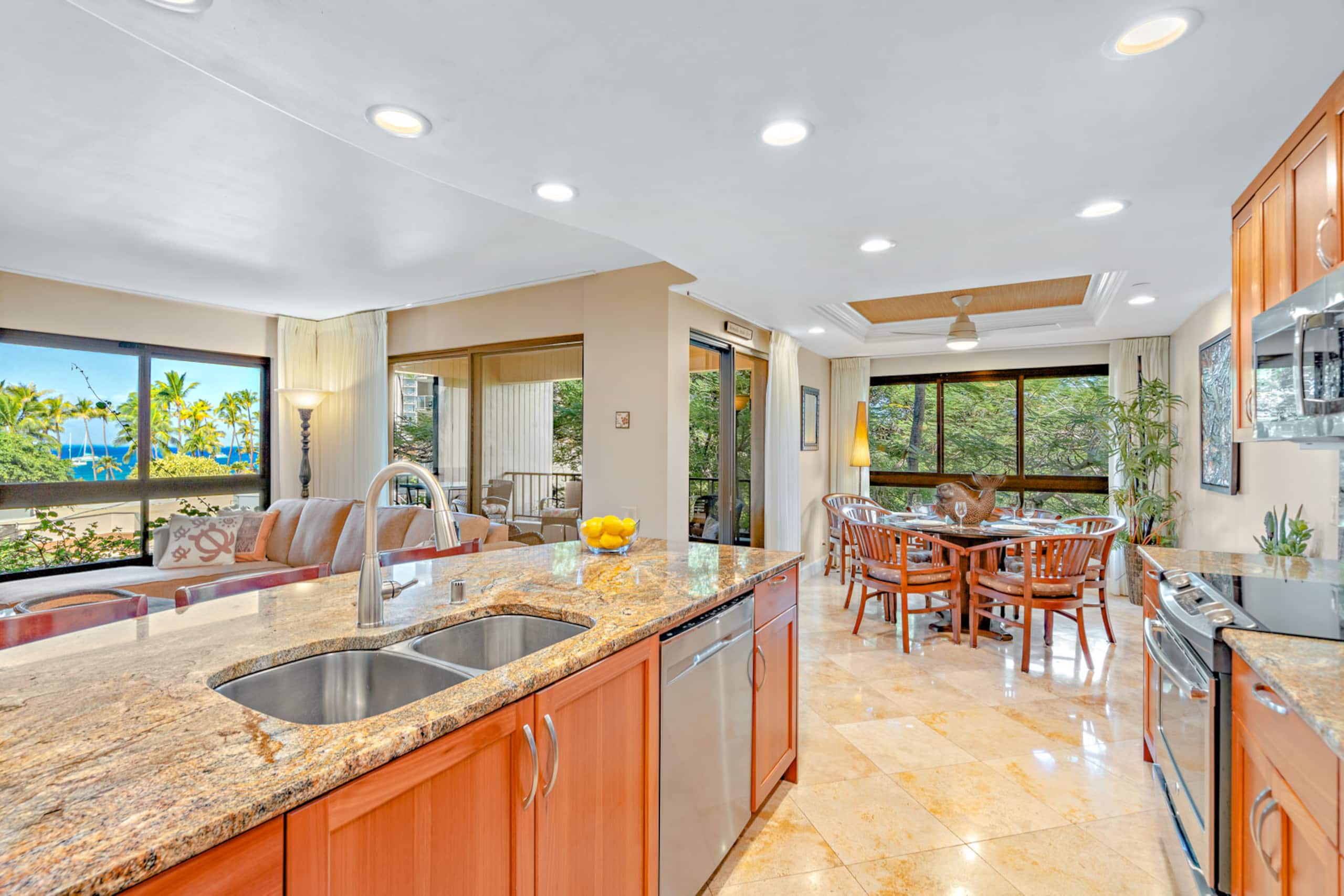 Condo in Lahaina · ★4.89 · 2 bedrooms · 3 beds · 2 baths - Image 4