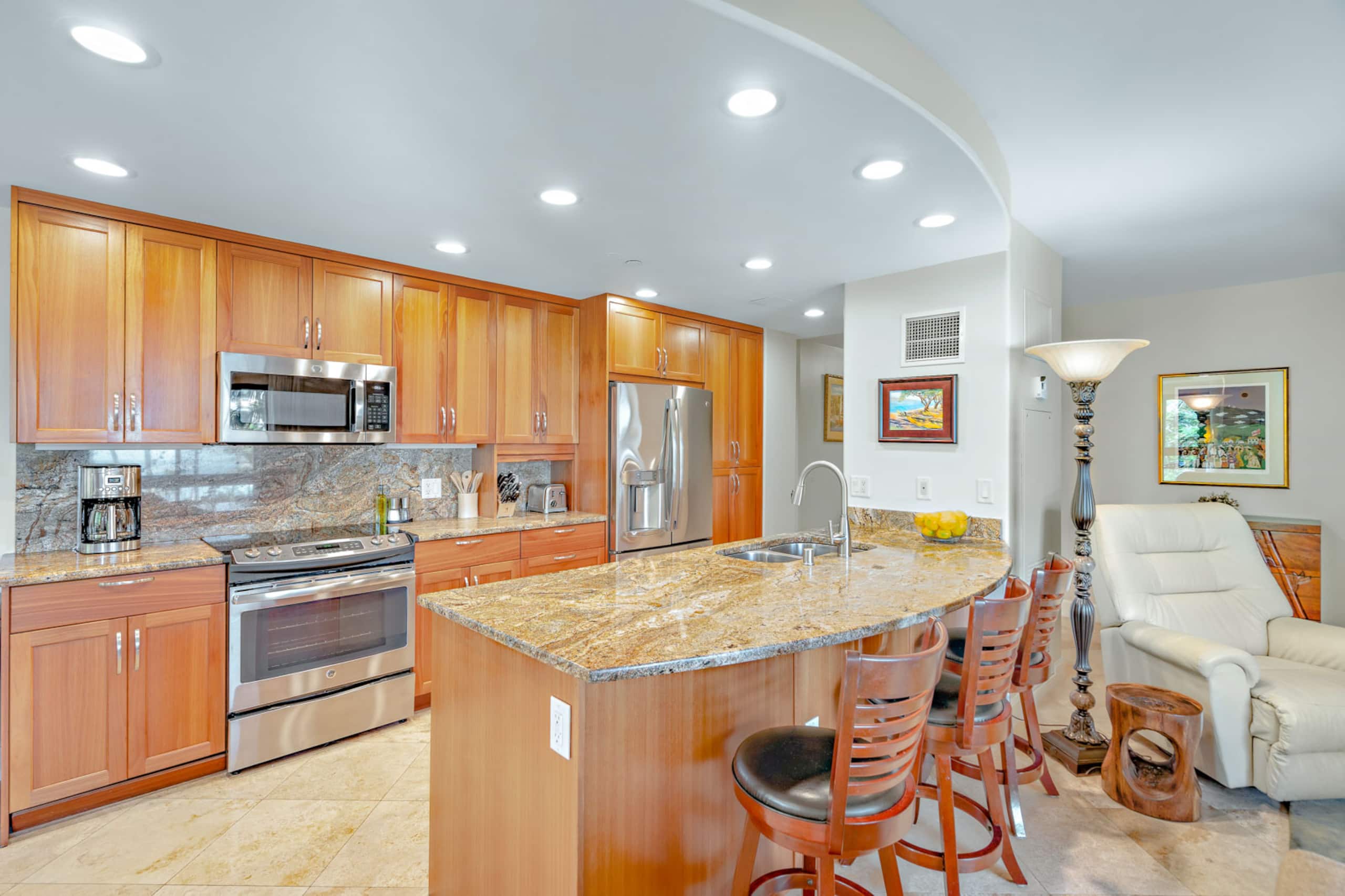 Condo in Lahaina · ★4.89 · 2 bedrooms · 3 beds · 2 baths - Image 7