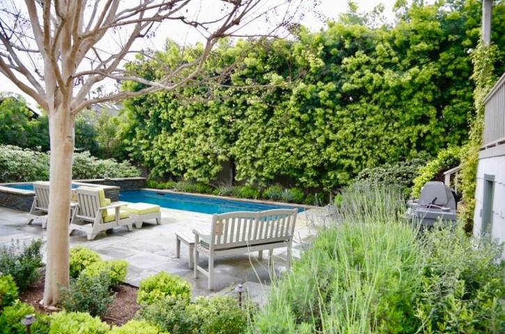Stunning Hollywood Pool Home – Huge Yard gallery image 3