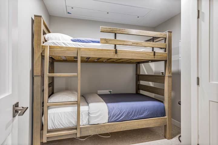 Dodatna soba s krevetom na kat
 Dodatni prostor za spavanje za dodatne goste – odlično za djecu ili goste koji se pridružuju u zadnji čas.