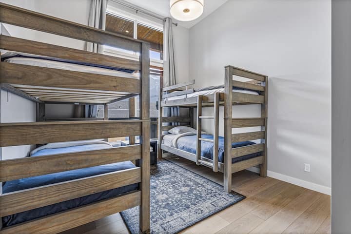 Zabavna soba s krevetima na kat za 4 osobe