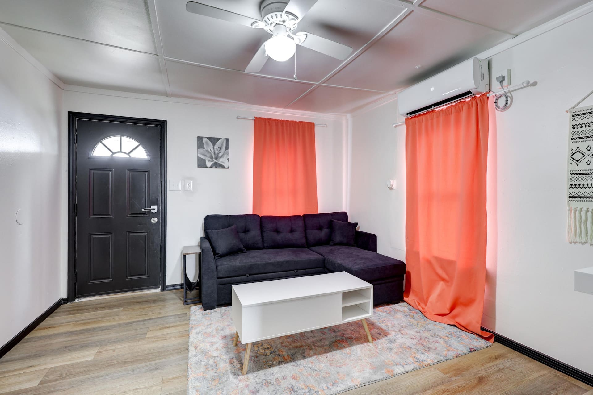 The Bluebird: Modern 1 Bed, Large Peaceful Yard — photo 2