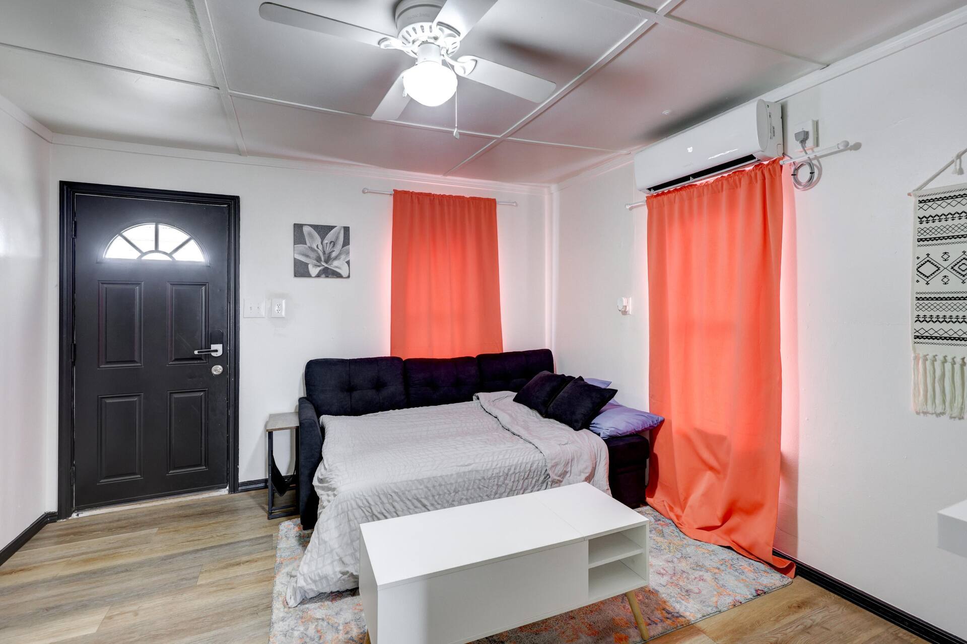 The Bluebird: Modern 1 Bed, Large Peaceful Yard — photo 4