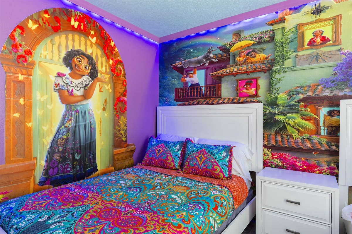 Encanto Room at Villa Ichabod