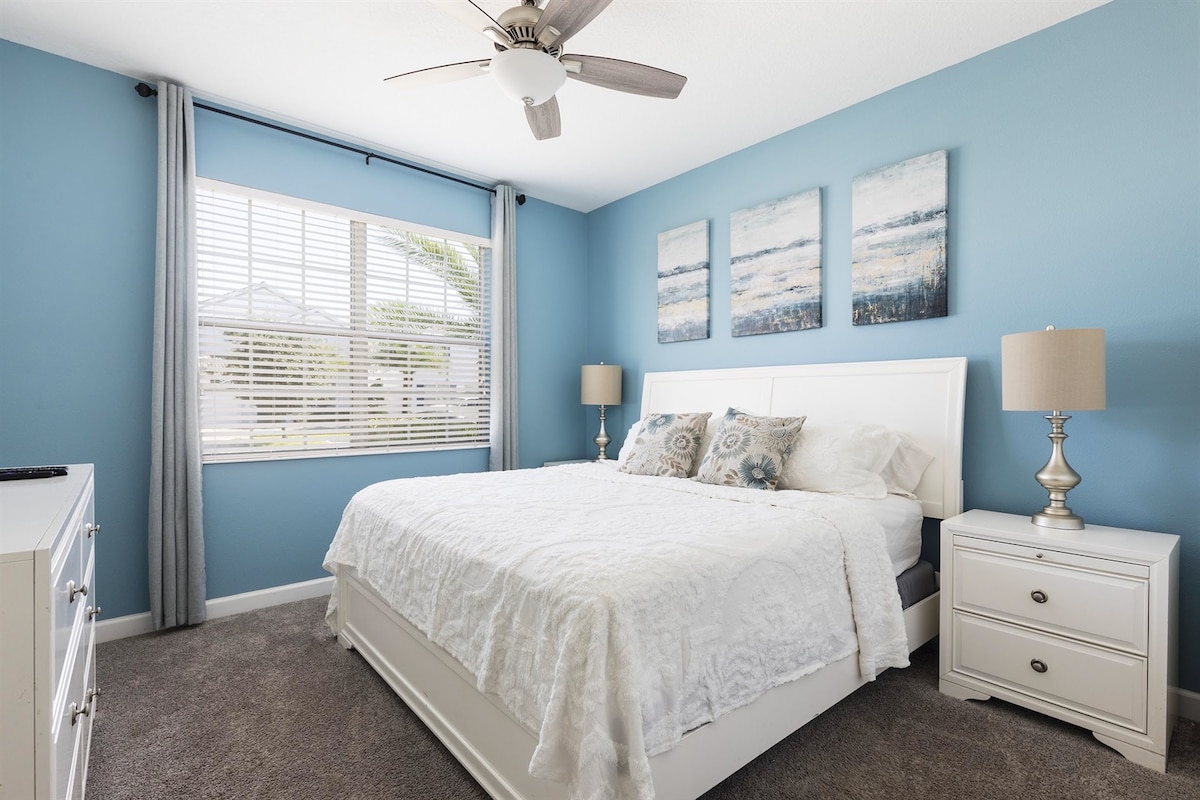 Sky Bedroom at Villa Ichabod