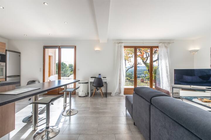 Quiet 3BR with terrace & incredible Mountain view