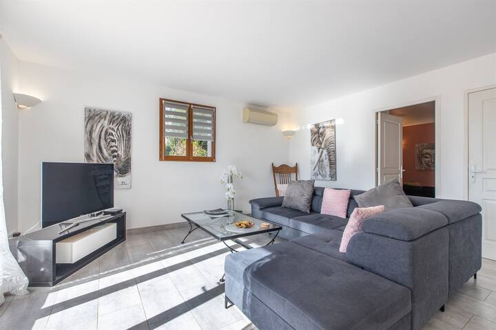 Quiet 3BR with terrace & incredible Mountain view