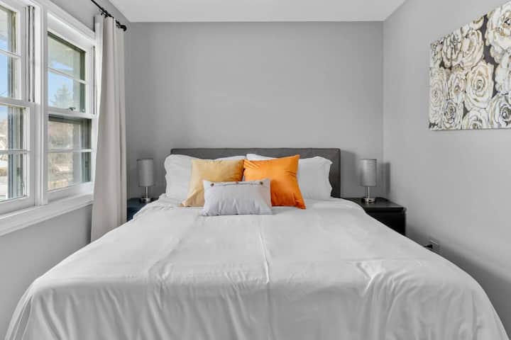 الراحة في احتضان الصفاء، كل تفاصيل هذا السرير هي تصميم للراحة والهدوء.