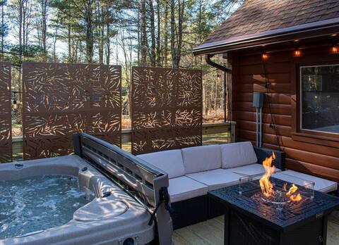 Little Red Cabin Near Windham & Hunter w/ Hot Tub