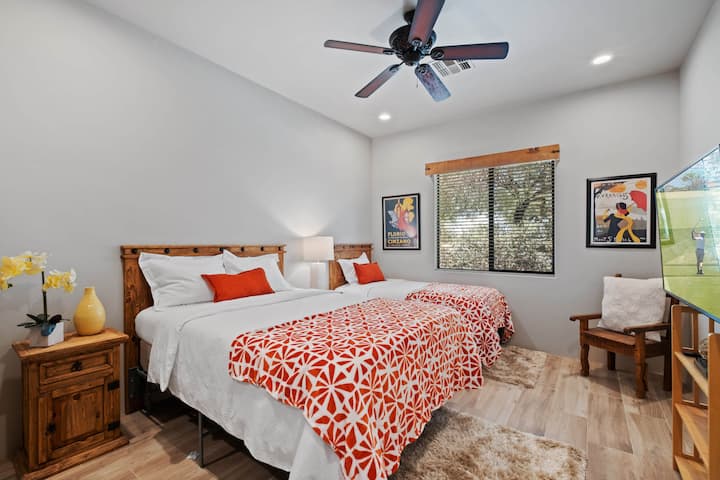 Guest Bedroom w/ Queen & Twin, Smart TV, Walk-in Closet