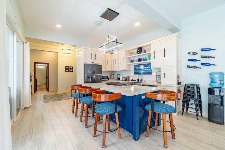 4 BR Belize Beachfront Villa w Pool, Beach & Pier gallery image 5