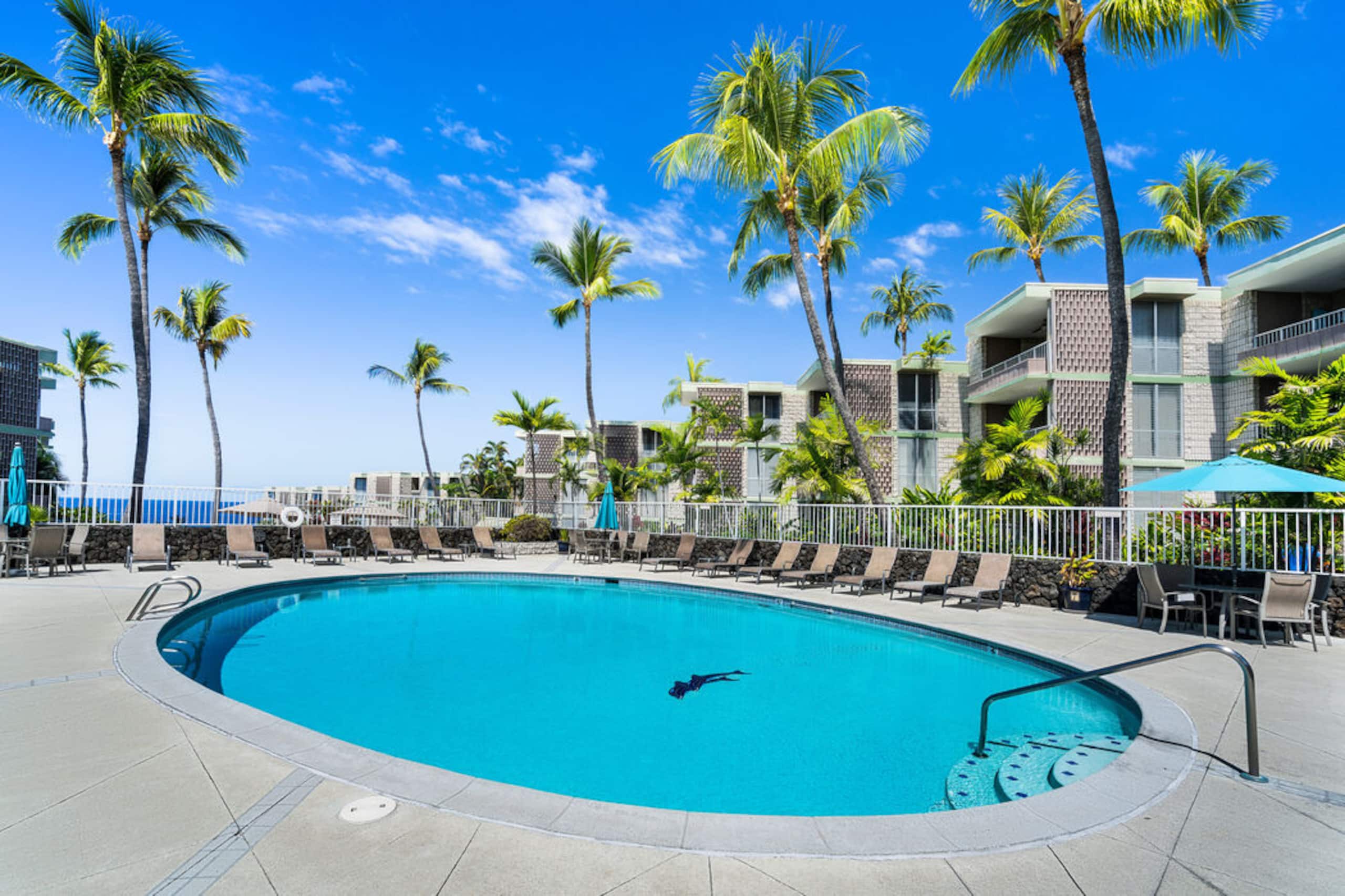 Condo in Kailua-Kona · ★4.68 · 2 bedrooms · 3 beds · 2 baths - Image 5