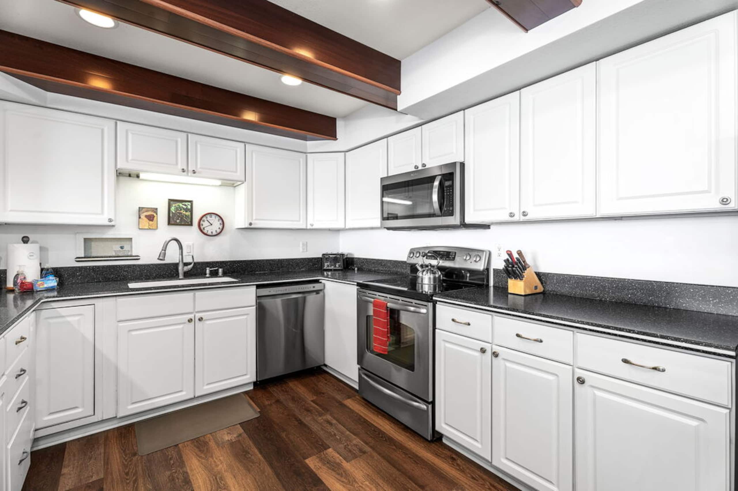 Condo in Kailua-Kona · ★4.73 · 3 bedrooms · 4 beds · 2 baths - Image 4