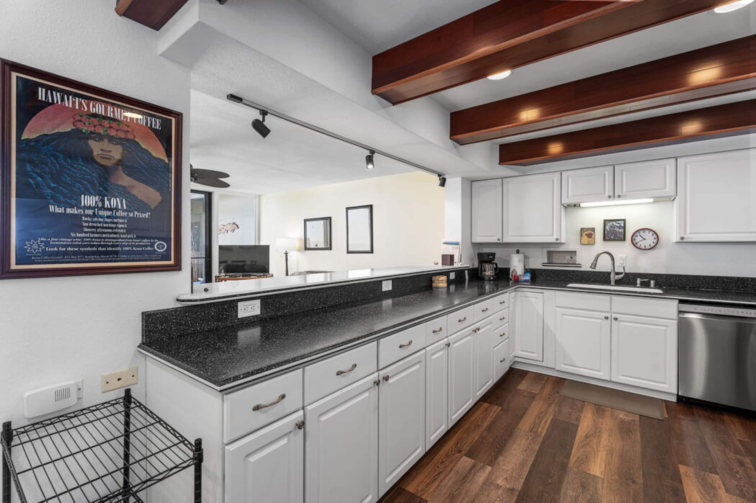 Condo in Kailua-Kona · ★4.73 · 3 bedrooms · 4 beds · 2 baths - Image 2