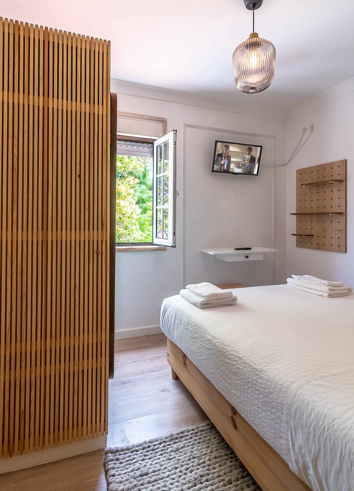 Кревет, спална соба