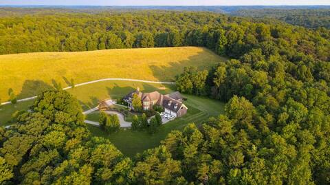 Hocking Manor - Exquisite luxury in Hocking Hills