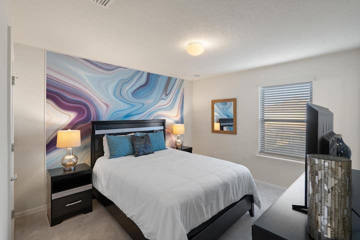 جناح غرفة نوم كوين 3 حمامات مرفقة في الطابق العلوي تلفزيون ذكي 43 بوصة