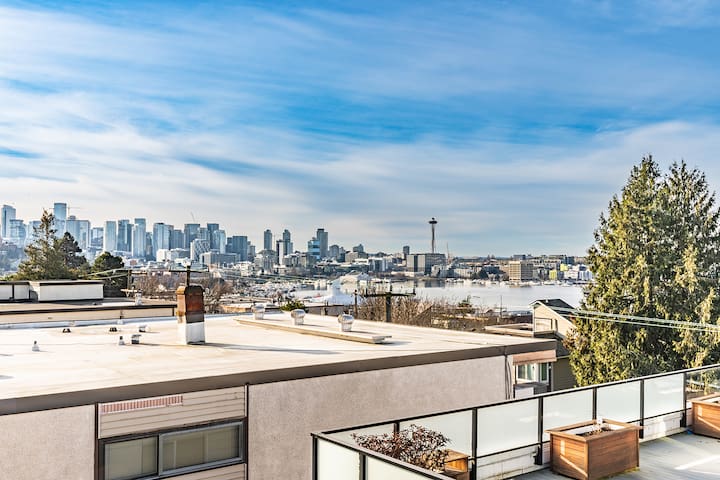 4BR | BBQ, Views, Rooftop | Eastlake | Sophari