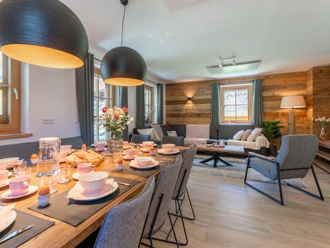 Chalet with covered terrace, sauna and spa bath