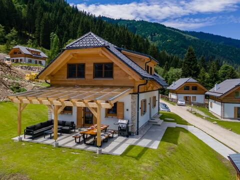 Chalet with covered terrace, sauna and spa bath