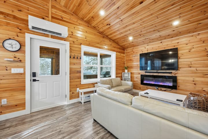 Treeside Retreat With Hot Tub - Nova Scotia