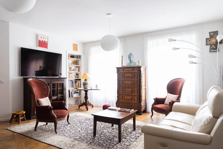 Spacieux Appartement Lumineux Place De La Nation Appartements A Louer A Paris Ile De France France Airbnb
