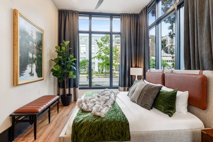 Private Heated Pool and Luxury Home gallery image 5