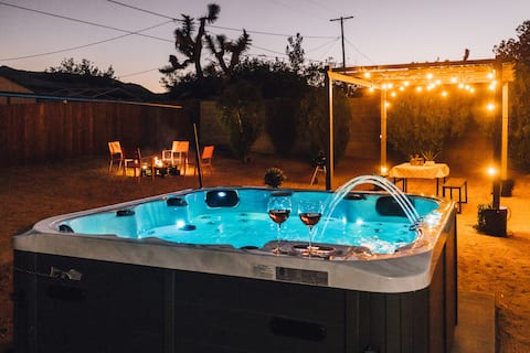 Top performing Airbnb: Minutes to JT National Park, Hot Tub & Game Room in Joshua Tree